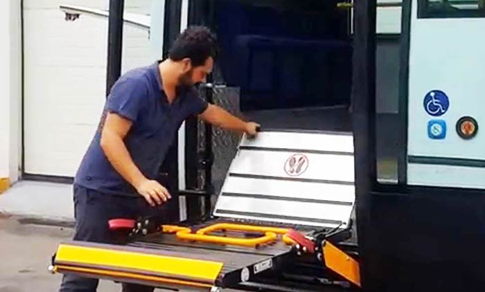 Asansörlü Servis Aracı