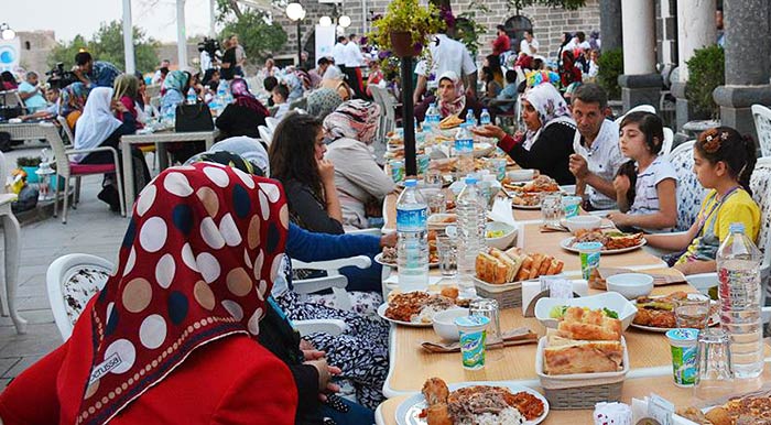 Sur Mağdurları İftarda Buluştu