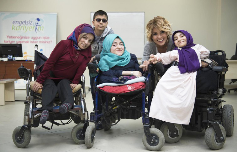 Gülben Ergen Beyazay’ı Ziyaret Etti